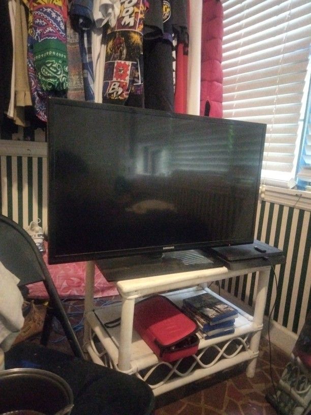 32 Inch Samsung TV