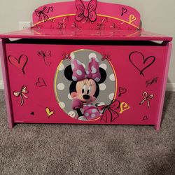 Minnie Mouse toy box