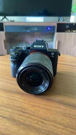 Sony Alpha a7 II Mirrorless w/ FE 28-70mm f/3.5-5.6 OSS Lens