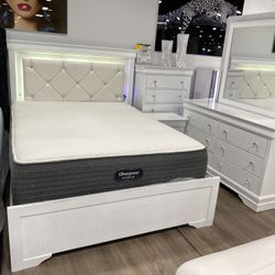 WHITE/GREY 5PC BEDROOM SET ON SALE WITH FREE MATTRESS OFFER ENDS 10/27!!****
