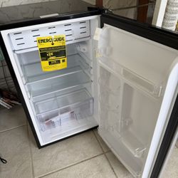 New Magic Chef Fridge 3.3 Cubic & Freezer 