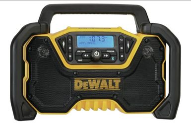Radio Dewalt Nuevo en su caja
