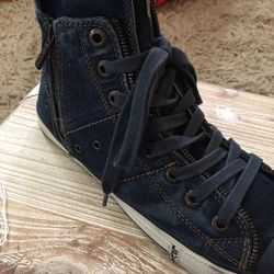 Sneakers, High Top, Levi, W Zippers. Size 10, New