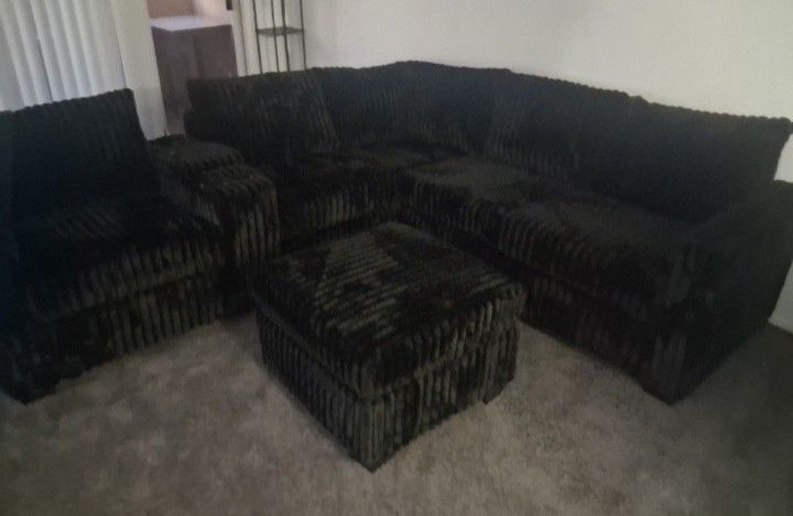 6pcs Sectional Sofa w/cupholders & charging station