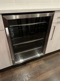 Brand: Danby  Ref Beverage Chtr 11 Bottles Like New 