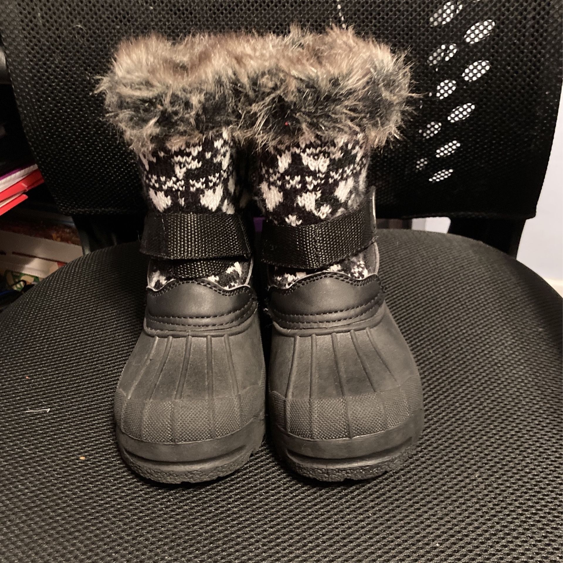 NEW! Girls Snow Boots - Size 11