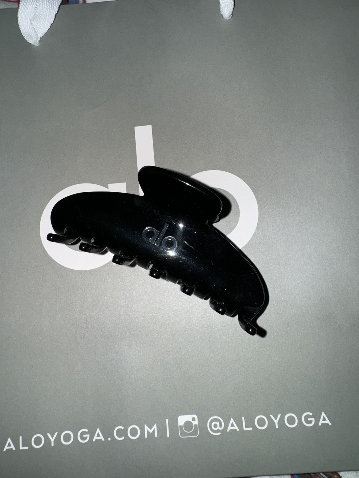 Black 90's Claw Clip — ALO YOGA for Sale in Los Angeles, CA - OfferUp