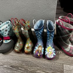 Rain boots in good condition size 13, 2