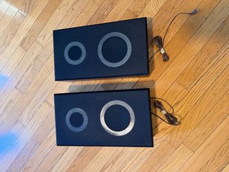 2 vintage shelf/desktop speakers 14x8 works great