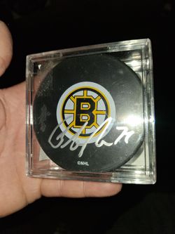 SIGNED BOSTON BRUINS PUCK