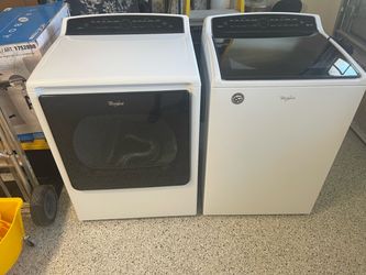 Cabrio Whirlpool washer and dryer pair