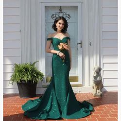 New, Never Worn Emerald Green Prom Dress
