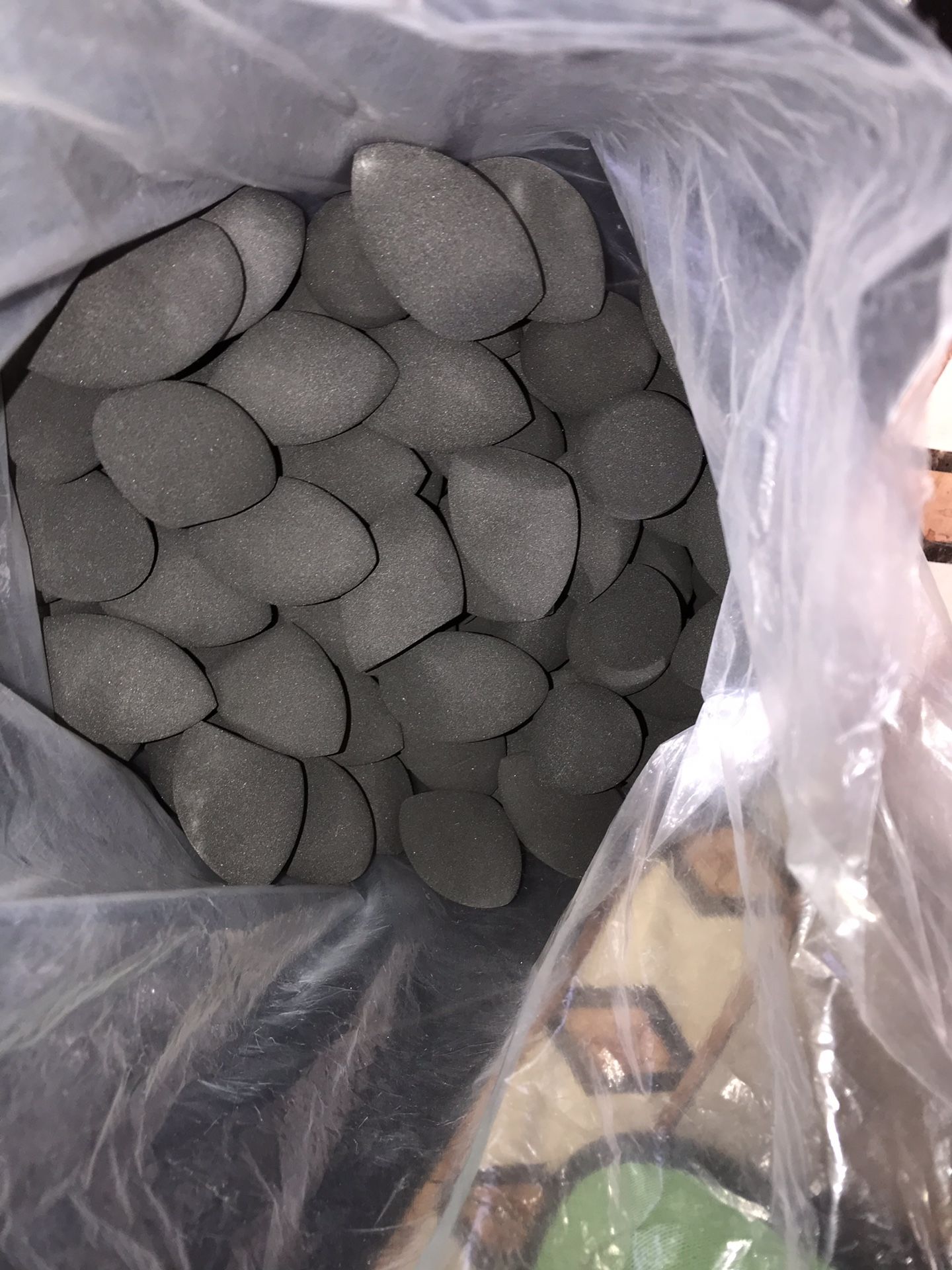 Bag of 90+ beauty blenders