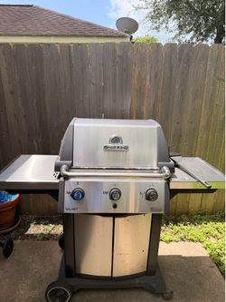 Gas BBQ Grill with Propane Tank!