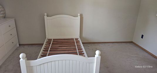 Pottery Barn Catalina white Twin Bed