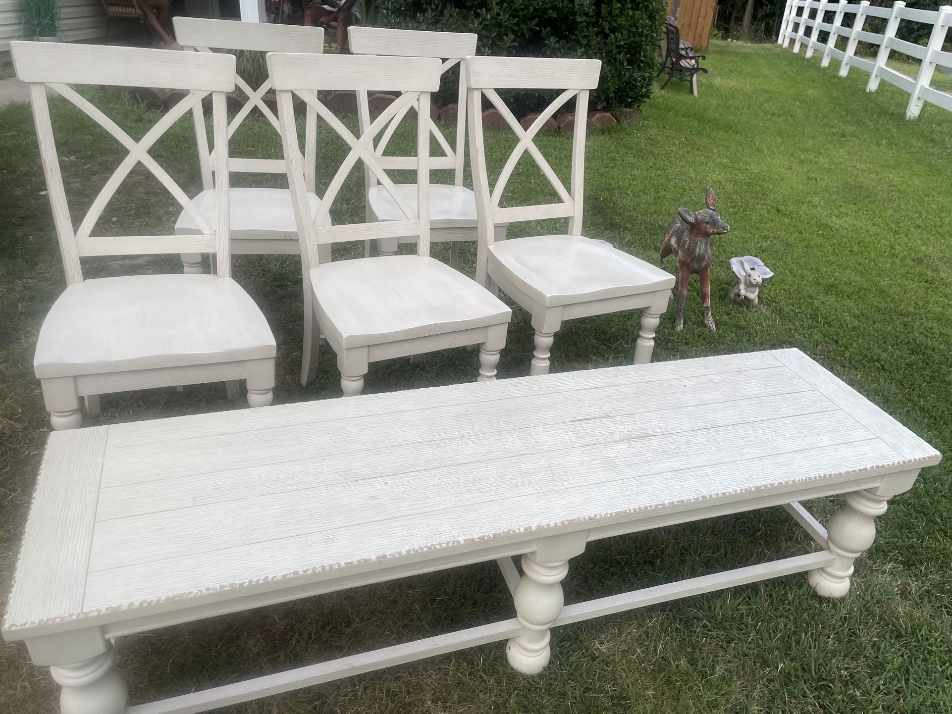 LARGE  BEAUTIFUL SUNROOM/ PATIO FURNITURE 