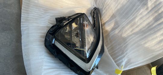 2022/24 Kia Sportage passenger RH side headlight