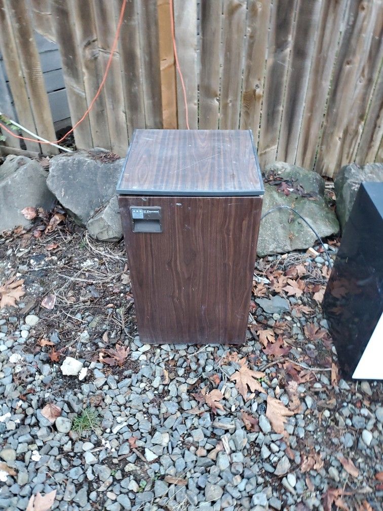 Mini Refrigerator. Medium Sized