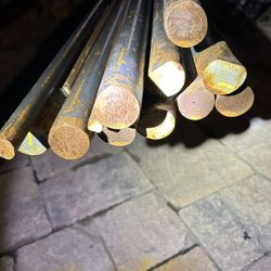 1 1/2 Steel Round Bar.      Metal