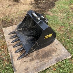 30” Excavator bucket