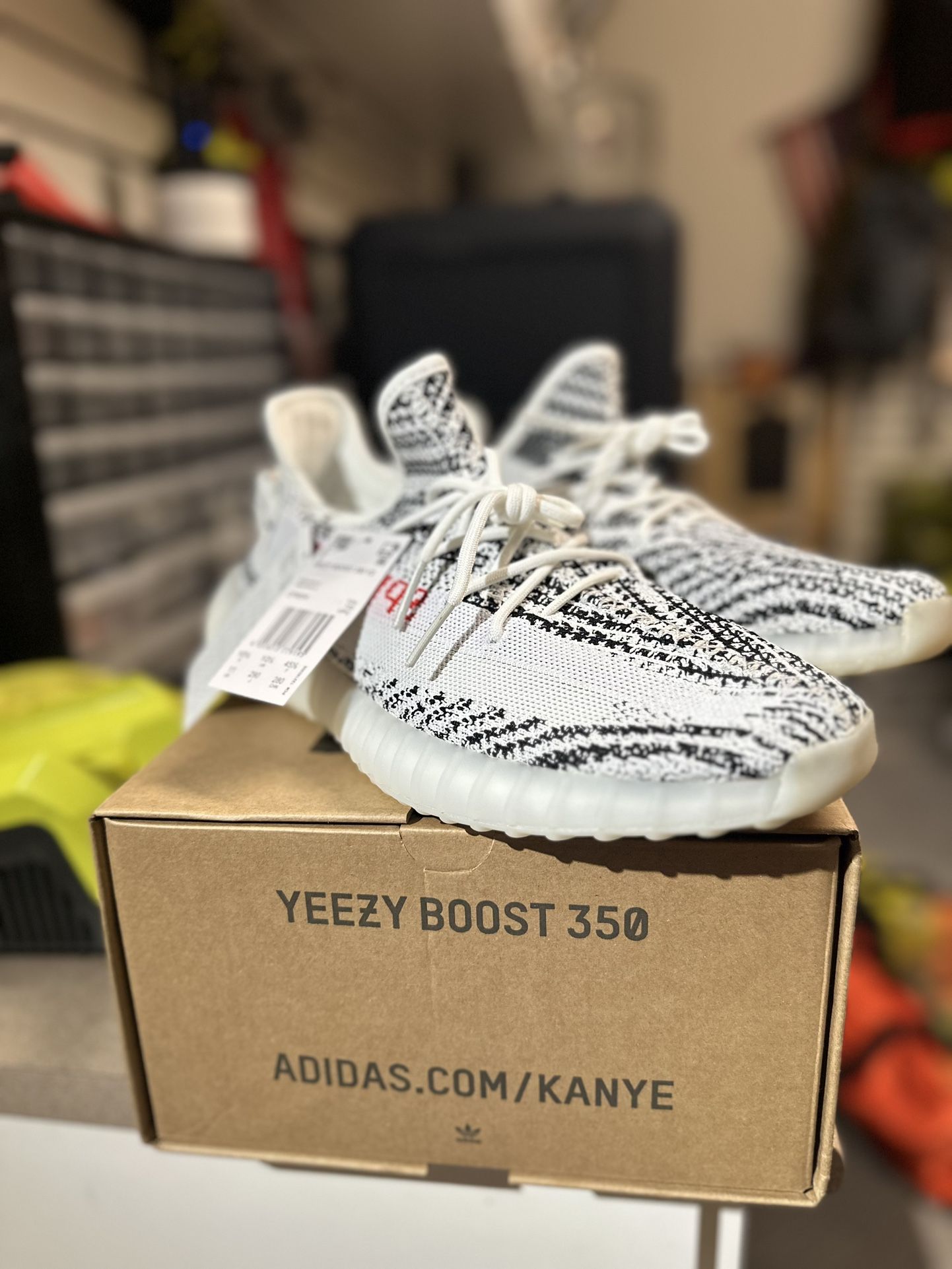 Adidas YEEZY 🔥 Boost 350 V2 Zebra - BRAND NEW - Different Sizes Available