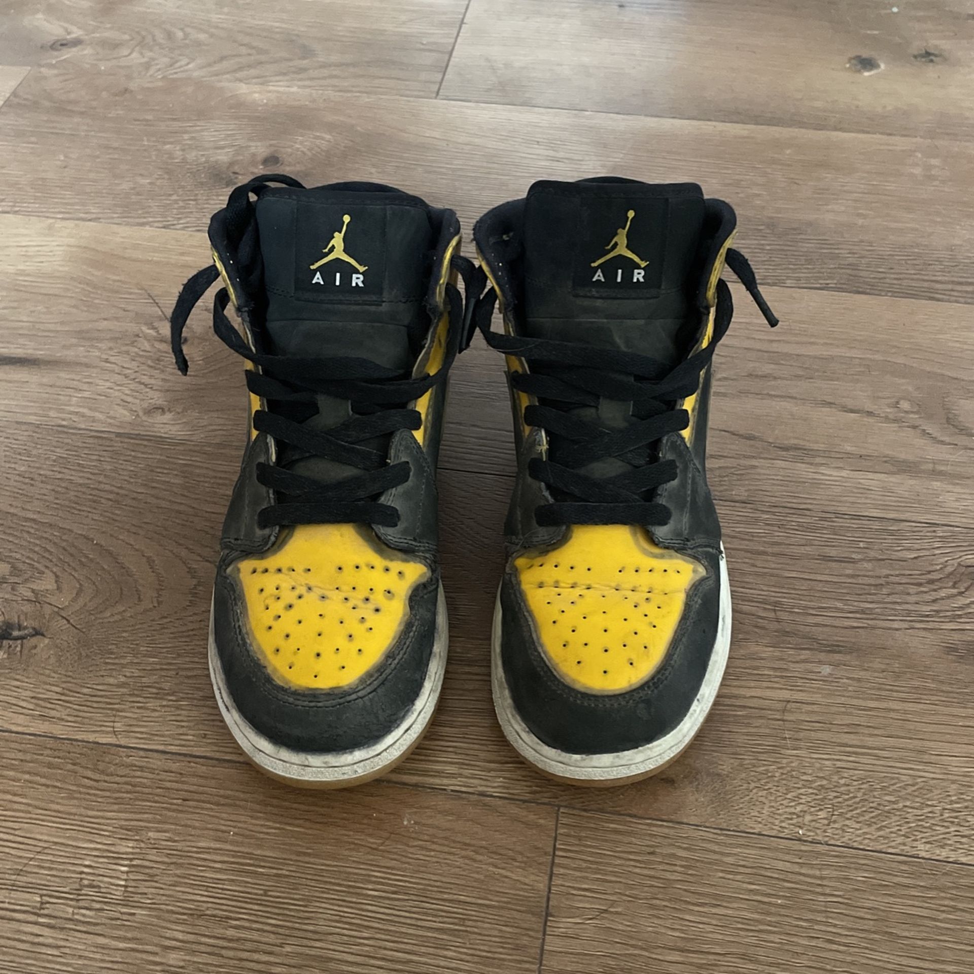 Nike Jordan 1s New Love