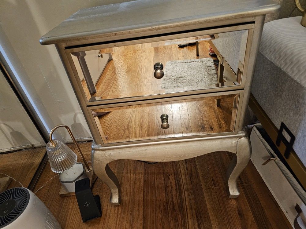 MIRROR NIGHT STAND 