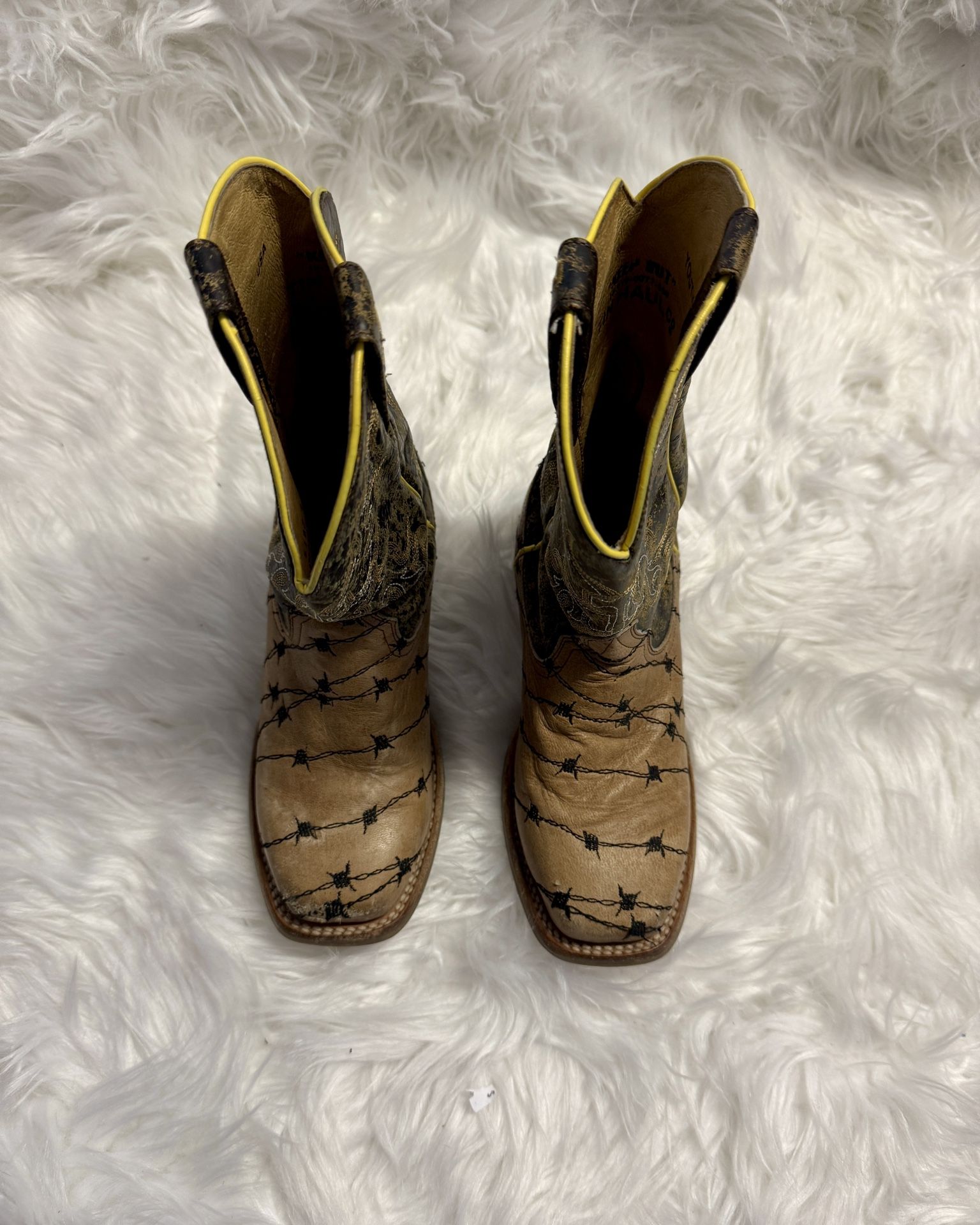 Youth Size 5 Tin Haul Co Cowboy Boots “Keep Out” Brown Leather - Barbed Wire Design