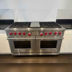 60 Inch Wolf Oven with 6 Burners and 2 Ovens - Like New - Southampton, NY