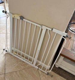 Wide Adjustable Pet Gate / Baby Gate - Fits Openings 29” - 38.5”