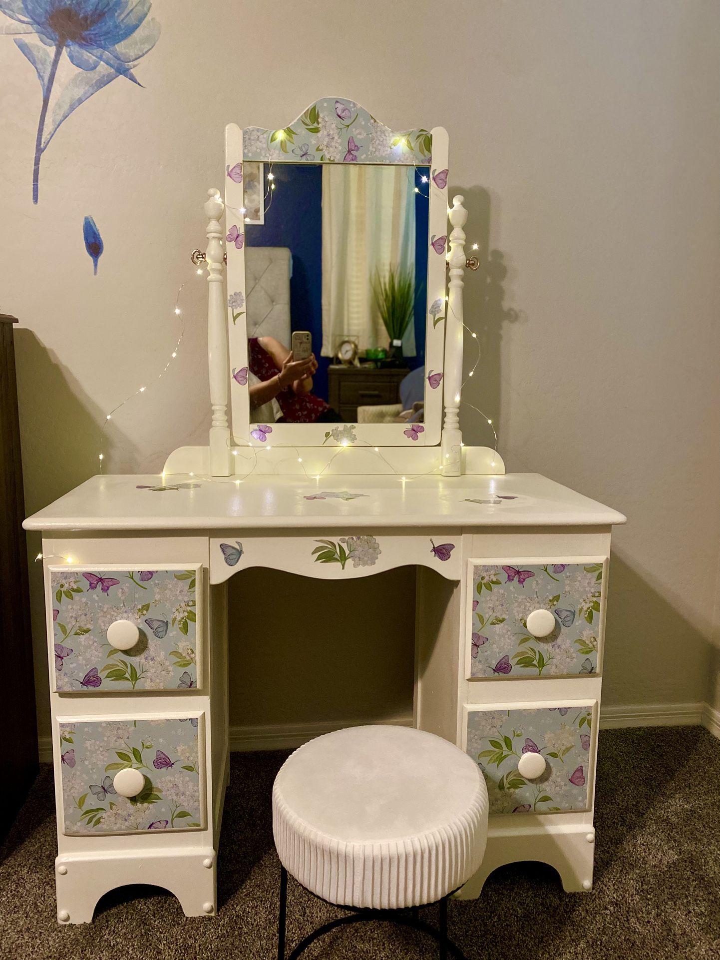 Beautiful off white butterfly Young girl Vanity and vanity stool