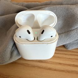 Apple AirPods (1st Gen) with Charging Case