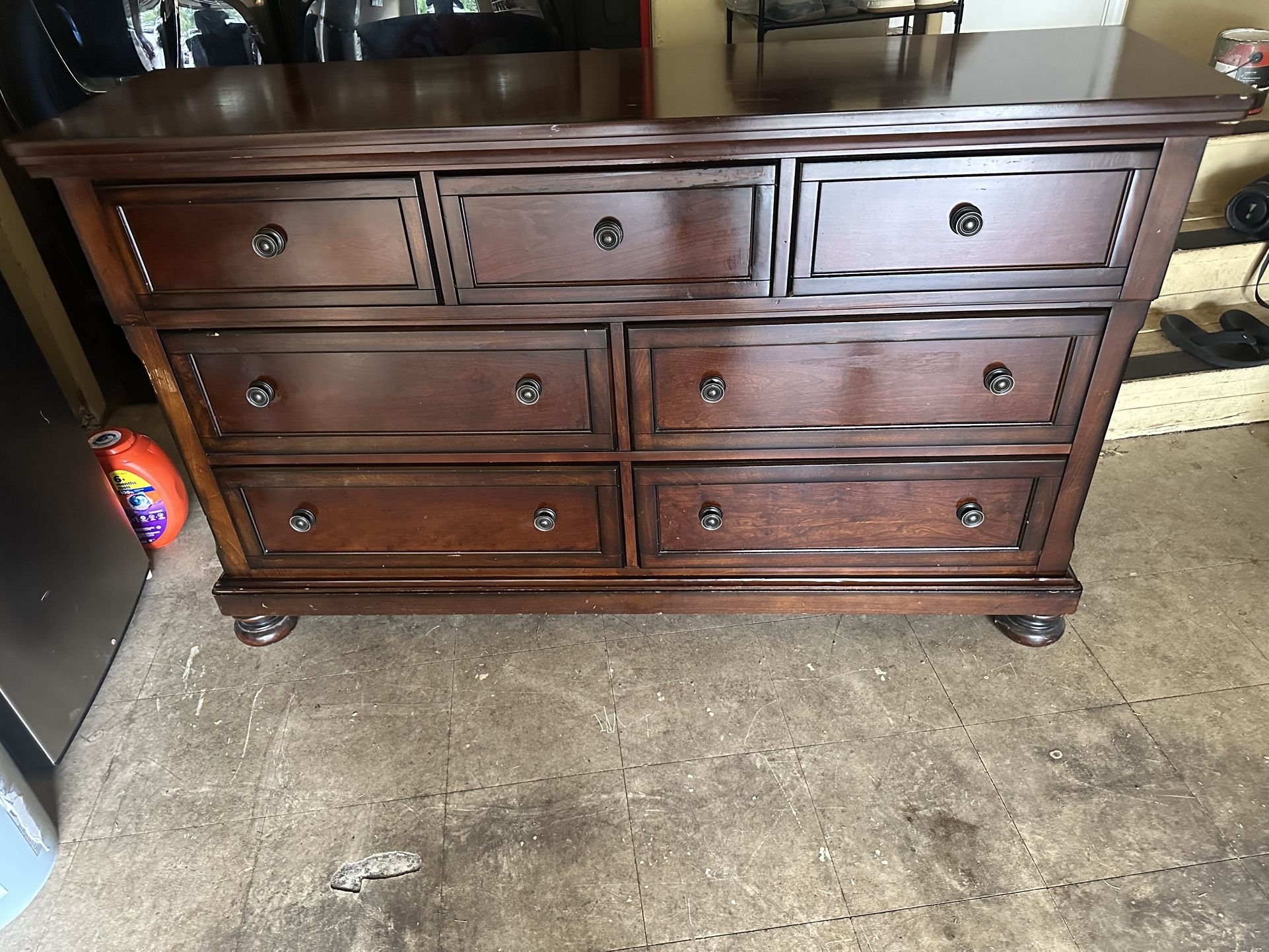 Dresser 