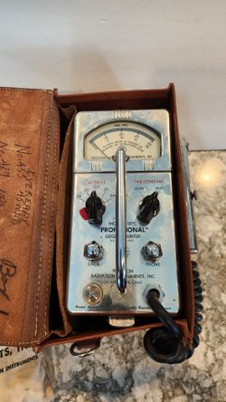 URANIUM GEIGER COUNTER. VTG 1955 Model 107C Precision Radiation Instruments