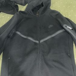 Black Nike Tech Size L