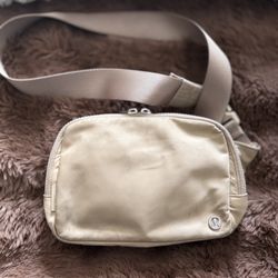 Lululemon Everywhere Belt Bag 