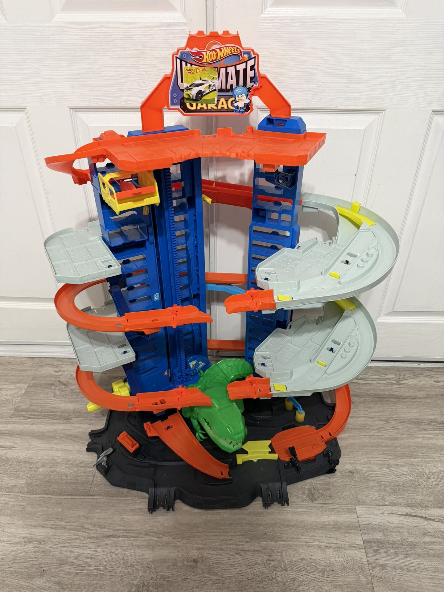 Hot Wheels Track: Hot Wheels Storage/ Hot Wheels Race Track/