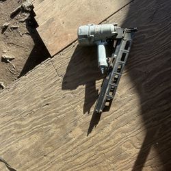 Hitachi NR83A2 Nail Gun 