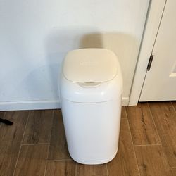 Diaper genie 