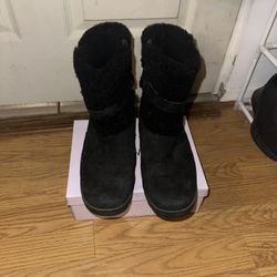 UGGS Boots Size 9W