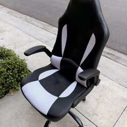 Black & White Gaming Chair