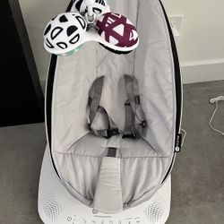 4Moms - MamaRoo Swing- Brand New