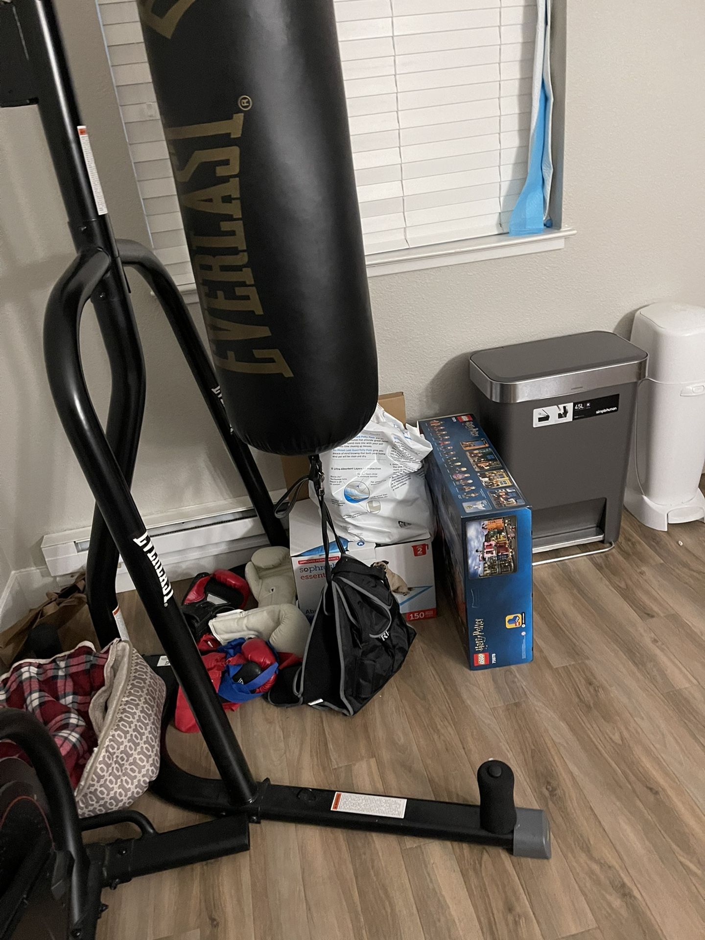 Everlast Punching Bag With Stand 