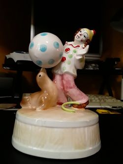 Clown statue