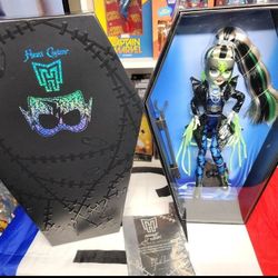 Monster High Haunt Couture Midnight Runway Frankie Stein Doll - Limited Edition