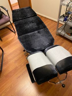 Chiropractic adjusting table