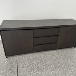 Max Low Cabinet Sideboard In Excellent Condition. 