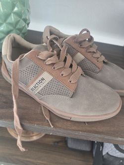 Kenneth Cole - Boys shoes - Sz 2