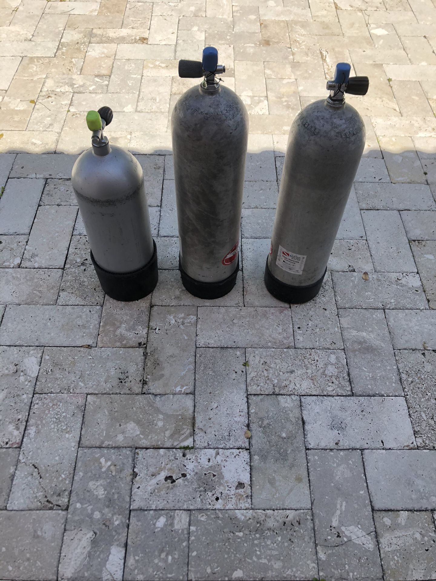 3 scuba tanks, recent hydro test done. Ready for the warm weather diving season. for Sale in