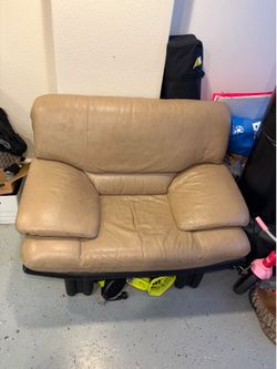 Free couch chair ****